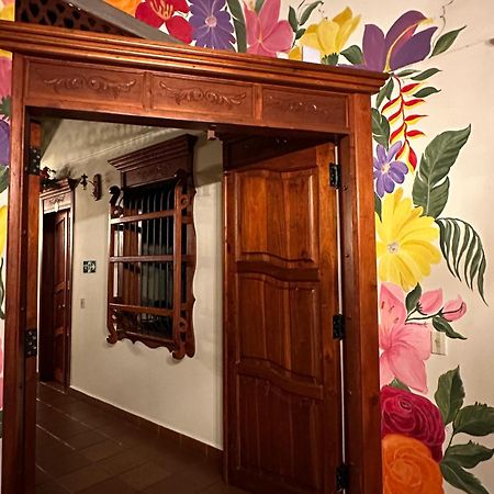 La Casa De Las Flores Hostal Jardín Eksteriør billede