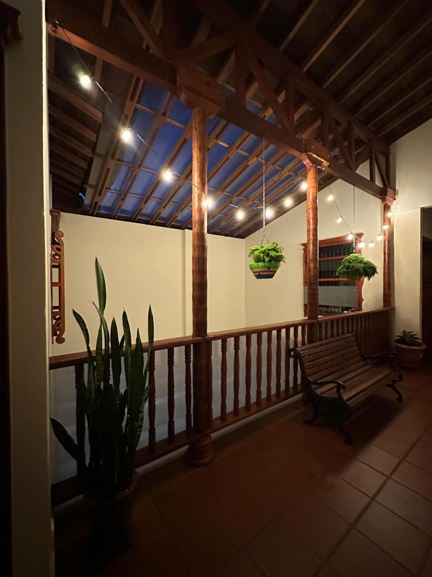 La Casa De Las Flores Hostal Jardín Eksteriør billede